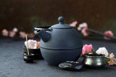 Dökme demir tencere geleneksel oryantal çay töreni için