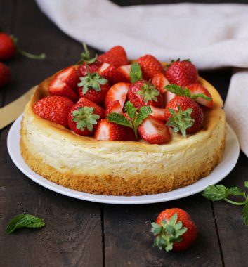 peynirli kek new york taze çilek ile