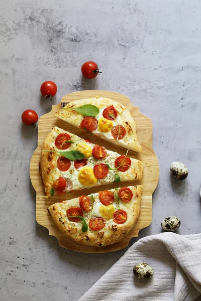 Bolo Liso Focaccia Italiano Com Tomates Arugula — Fotografia de Stock