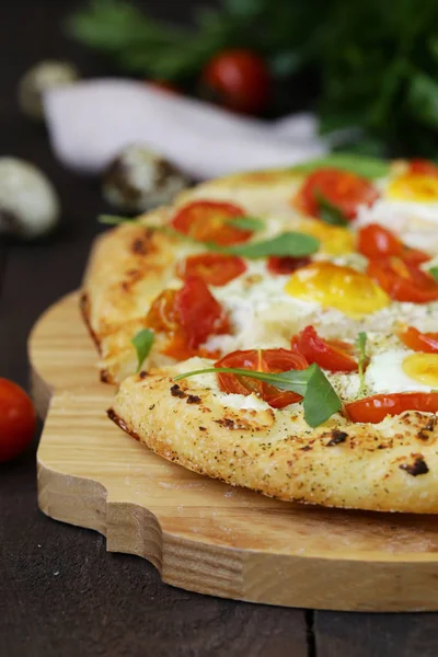 Bolo Liso Focaccia Italiano Com Tomates Arugula — Fotografia de Stock