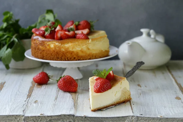 Cheesecake New York Con Fragole Fresche — Foto Stock