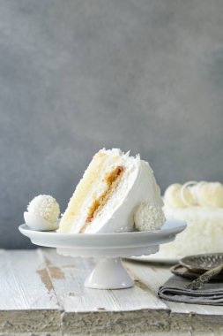 Beyaz Hindistan cevizli kek krem krem