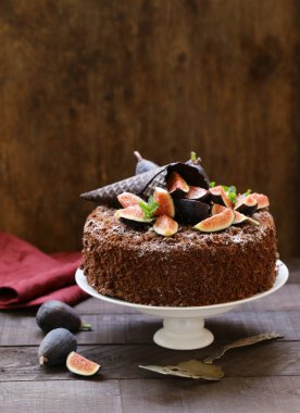 a muamele etmek için taze incir ile çikolatalı kek