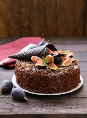 a muamele etmek için taze incir ile çikolatalı kek