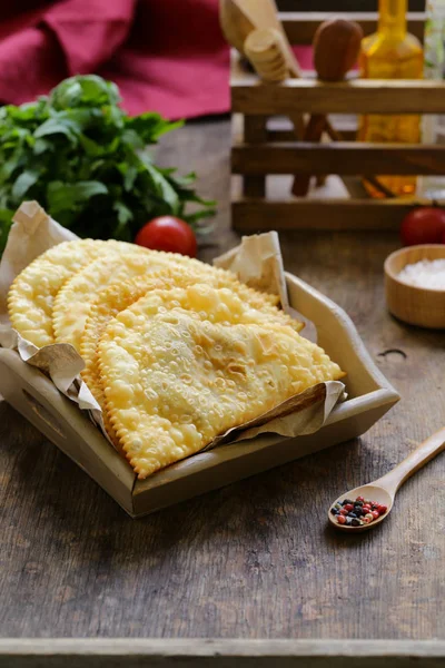 Pie Goreng Dengan Daging Chebureks Masakan Oriental — Stok Foto