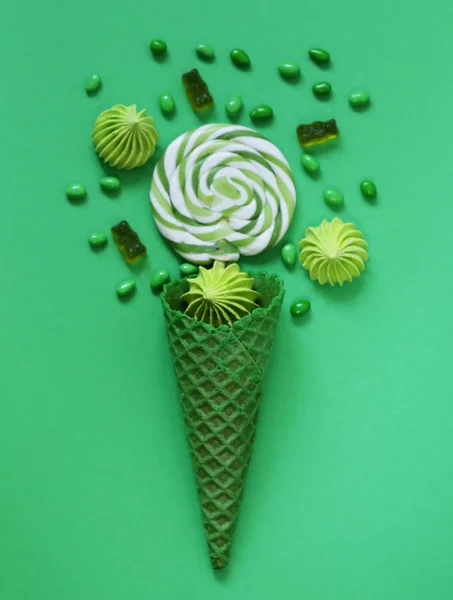 Róg Wafel Cukierki Zielony Kolor Stylu — Zdjęcie stockowe