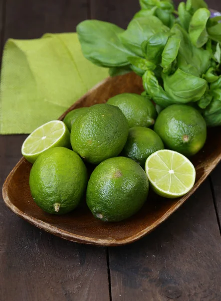 Fresh Organic Lime Wooden Table — Stock Photo, Image