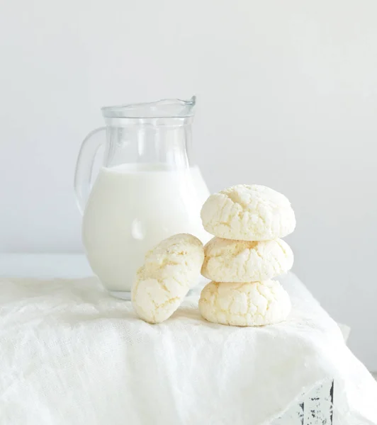 Galletas Galletas Con Leche Bodegón Blanco —  Fotos de Stock