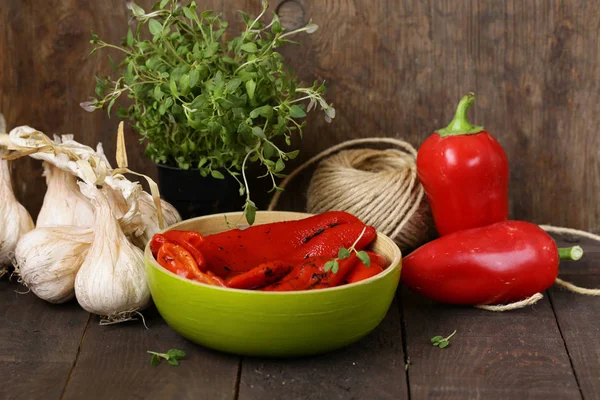 Pimiento Rojo Parrilla Con Hierbas Especias —  Fotos de Stock