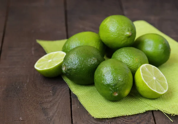 Fresh Organic Lime Wooden Table — Stock Photo, Image