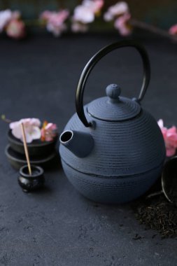 Dökme demir tencere geleneksel oryantal çay töreni için