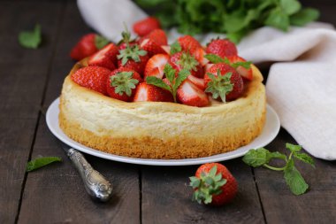 peynirli kek new york taze çilek ile