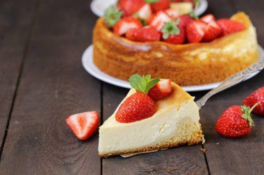 peynirli kek new york taze çilek ile