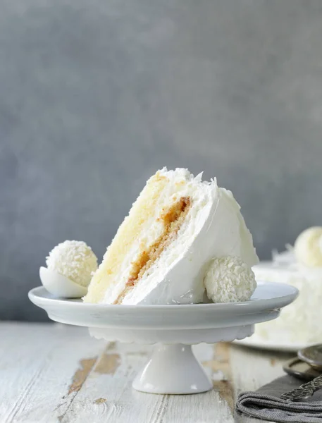 Torta Cocco Bianco Con Crema Cremosa — Foto Stock
