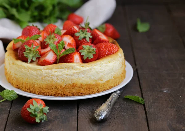 Cheesecake Newyork Med Färska Jordgubbar — Stockfoto