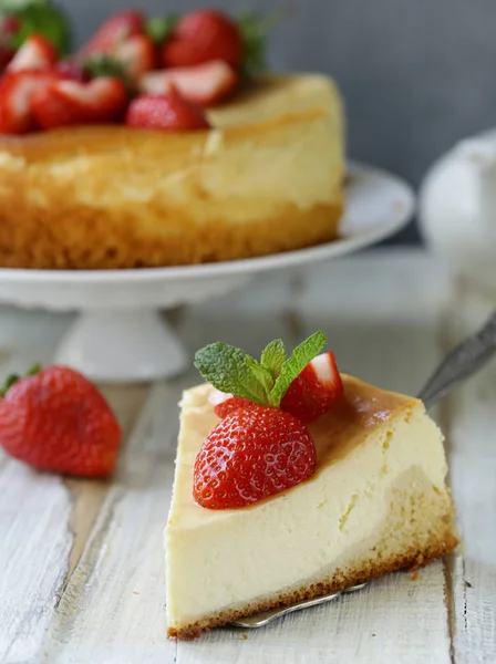 Cheesecake New York Con Fragole Fresche — Foto Stock