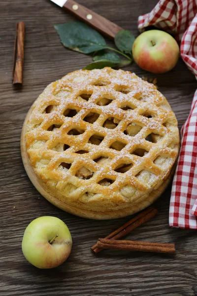 Tarte Aux Pommes Traditionnelle Faite Pâte Feuilletée Cannelle — Photo