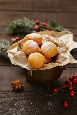 süzme peynirli çörek topları ile pudra şekeri