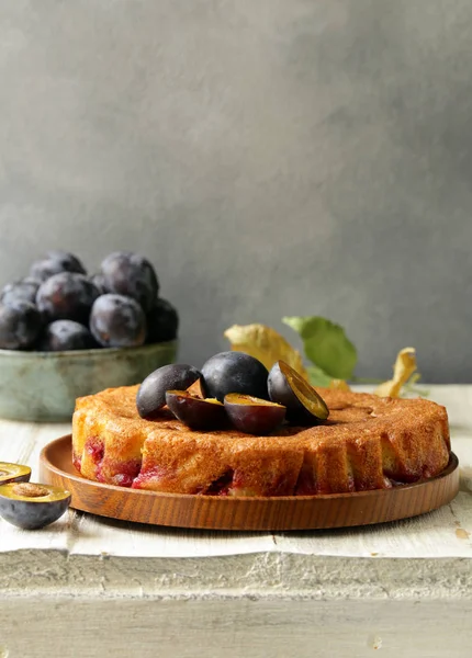 Plum Pie Fresh Berries Wooden Table — Stock Photo, Image