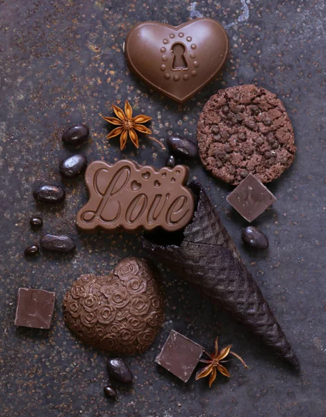 Biscuits Aux Pépites Chocolat Bonbons Sur Fond Brun — Photo