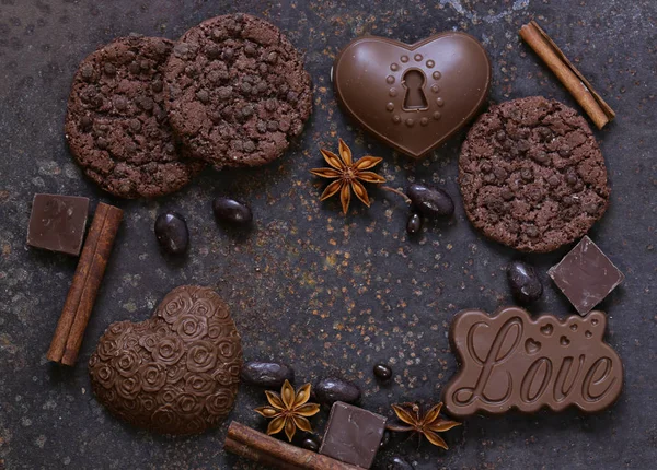 Biscuits Aux Pépites Chocolat Bonbons Sur Fond Brun — Photo