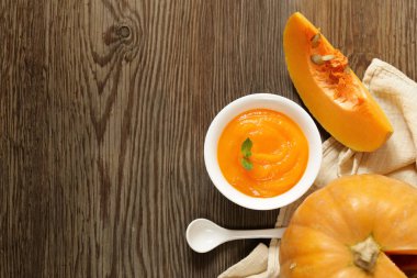 Taze kabak püresi gelen organik sebze