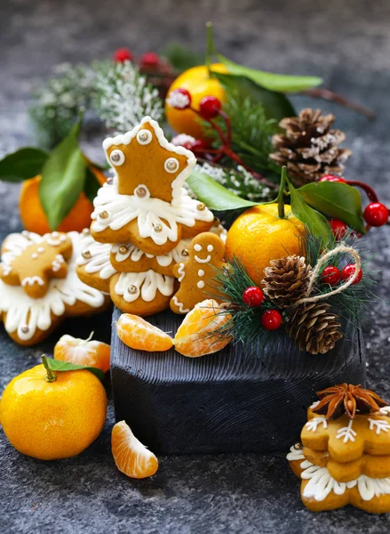 Lebkuchen Und Christbaum Für Die Weihnachtsdekoration — Stockfoto