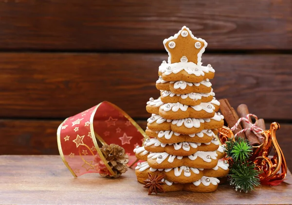 姜饼和圣诞树的节日装饰 — 图库照片