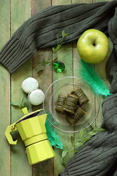 Platte Groene Stilleven Koffiepot Appel Dessert — Stockfoto