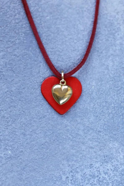 Gold Heart Pendant Gift Valentine Day — Stock Photo, Image