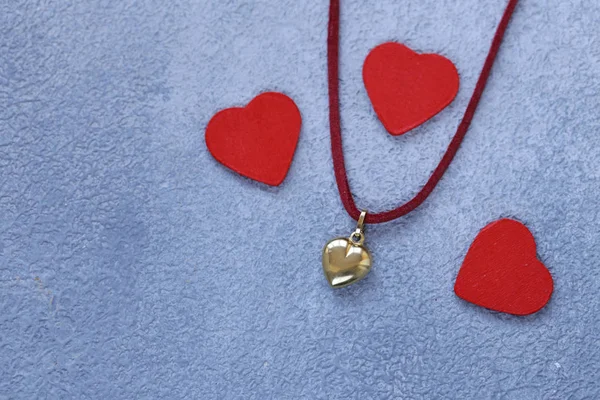 Gold Heart Pendant Gift Valentine Day — Stock Photo, Image