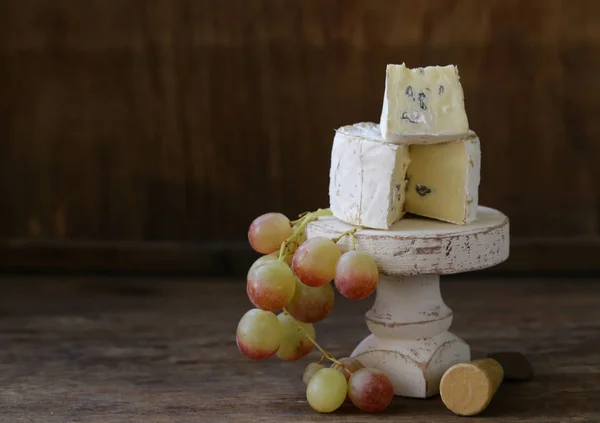 Cheese Board Soft Cheese Nuts Grapes — Stock Photo, Image