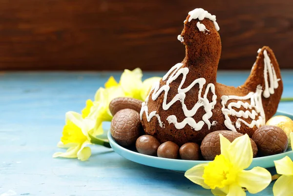 Εορταστική Ψήσιμο Κέικ Διακοσμημένα Αυγά Για Πάσχα — Φωτογραφία Αρχείου