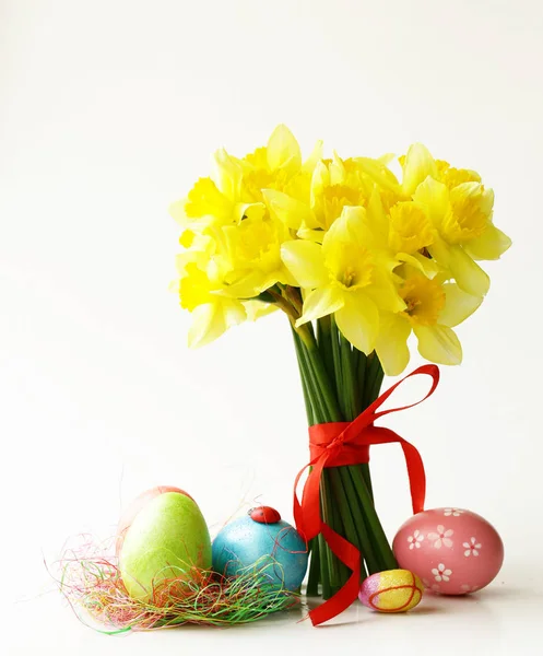 Yellow Daffodils Decorated Eggs Easter — Stock Photo, Image