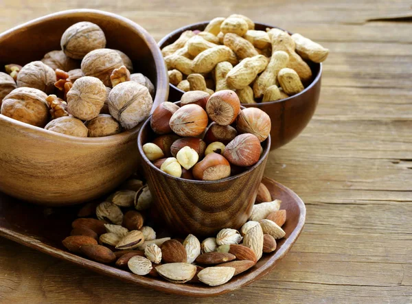 Different Kinds Nuts Almonds Walnuts Hazelnuts Peanuts — Stock Photo, Image