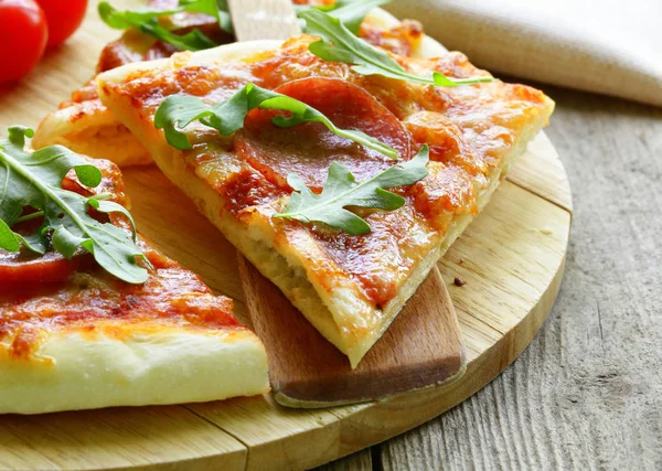 Pizza Caseira Italiana Tradicional — Fotografia de Stock