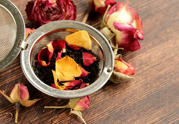 Naturalne Organiczne Herbaty Suche Róże Tle Drewniane — Zdjęcie stockowe