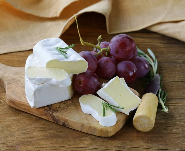 Soft Brie Cheese Wooden Board — Stock Photo, Image