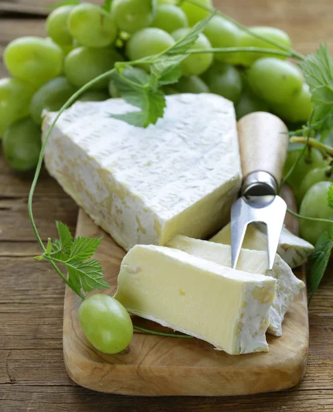 Soft Brie Cheese Wooden Board — Stock Photo, Image