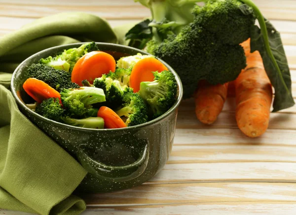 Gemengde Groenten Met Wortelen Broccoli Smakelijke Garneer — Stockfoto