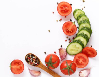 taze gıda sebze ve baharat beyaz arka plan üzerinde