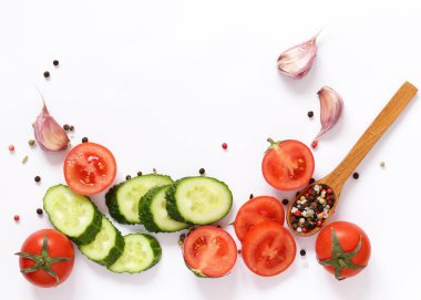 taze gıda sebze ve baharat beyaz arka plan üzerinde
