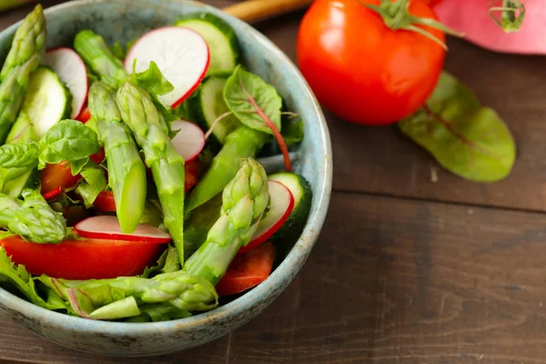 Frisse Salade Met Asperges Tomaten — Stockfoto