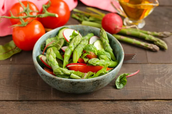 Frisse Salade Met Asperges Tomaten — Stockfoto
