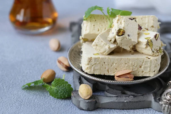 Orientaliska Godis Halva Med Pistagenötter — Stockfoto