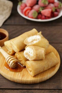 Kahvaltı için süzme peynir ile ev yapımı kek