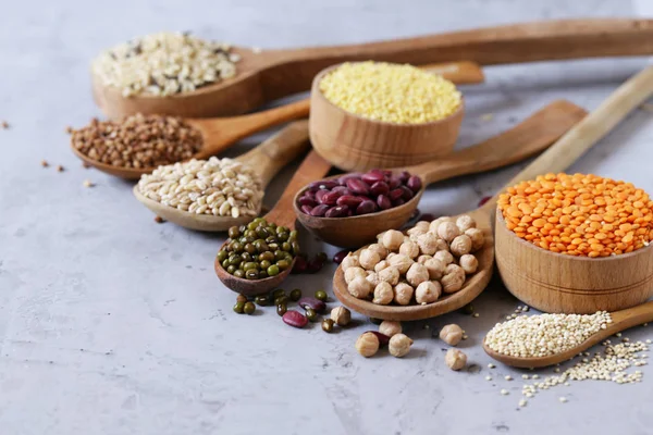 Diversos Cereales Cucharas Madera Alimentos Saludables — Foto de Stock