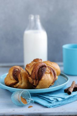 tarçınlı çörek, pişirme Geleneksel İsveççe