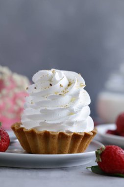 tatlı kurabiye hamuru beze ile mini kek