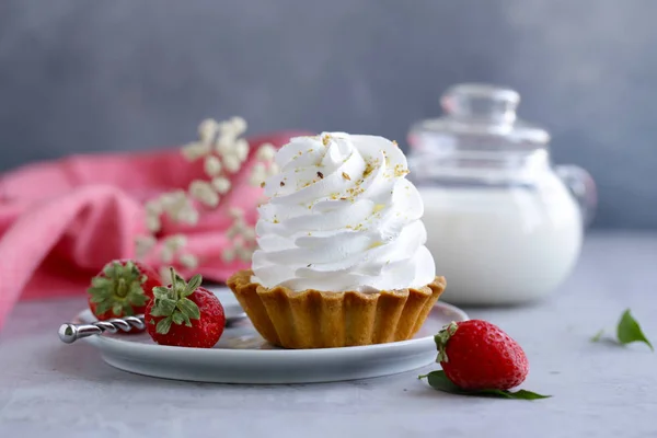 Mini Cake Met Meringue Zandkoek Deeg Voor Dessert — Stockfoto